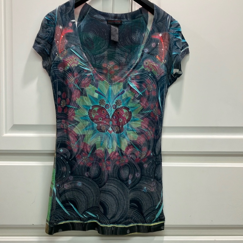 Super cute Custo Barcelona V-neck top size 3